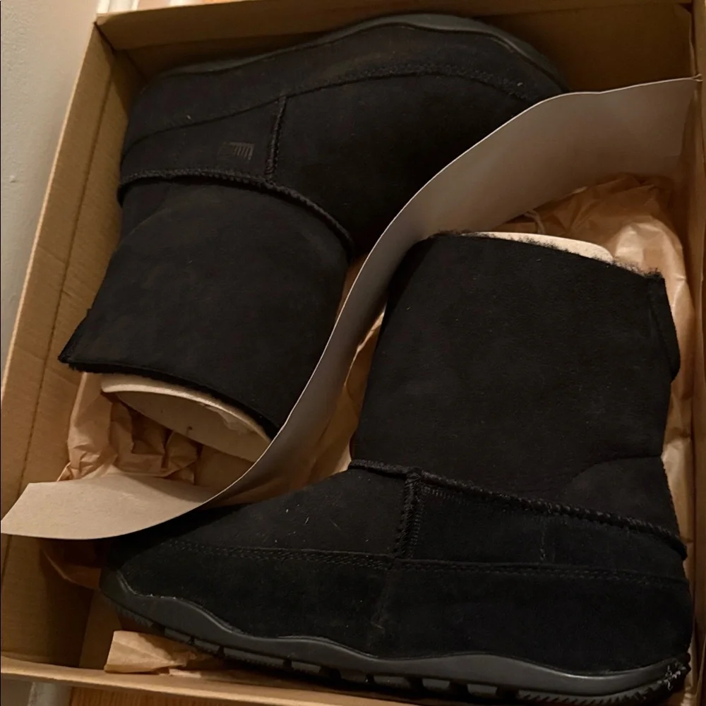 Fitflop  double face shearling boots sz 6